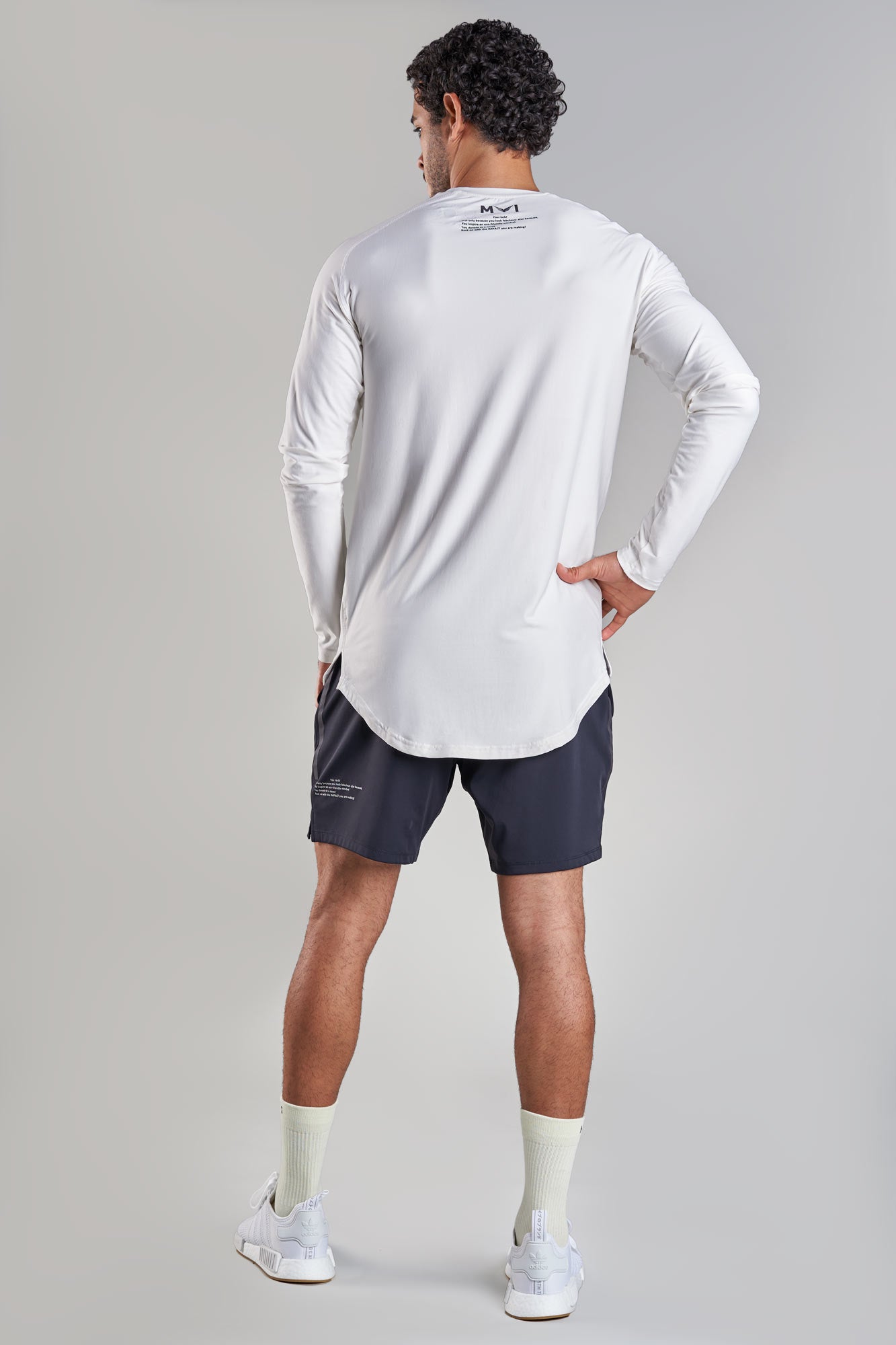 J002MI Recycled Polyester Stretch Long-Fit Sleeve Top
