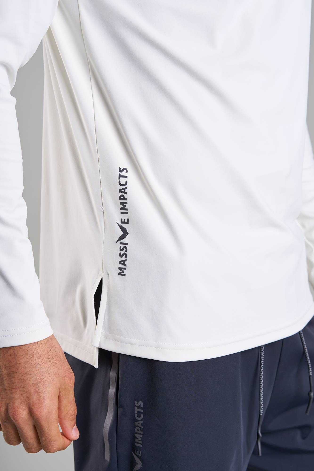 J003MI Recycled Nylon Zip-Neck Long-Fit Sleeve Top