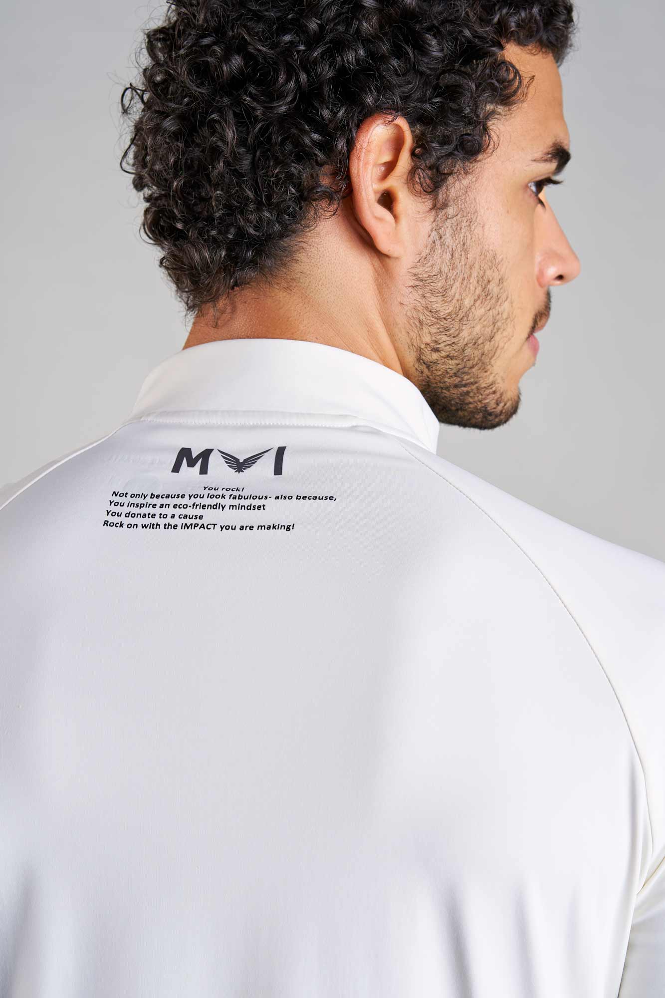J003MI Recycled Nylon Zip-Neck Long-Fit Sleeve Top
