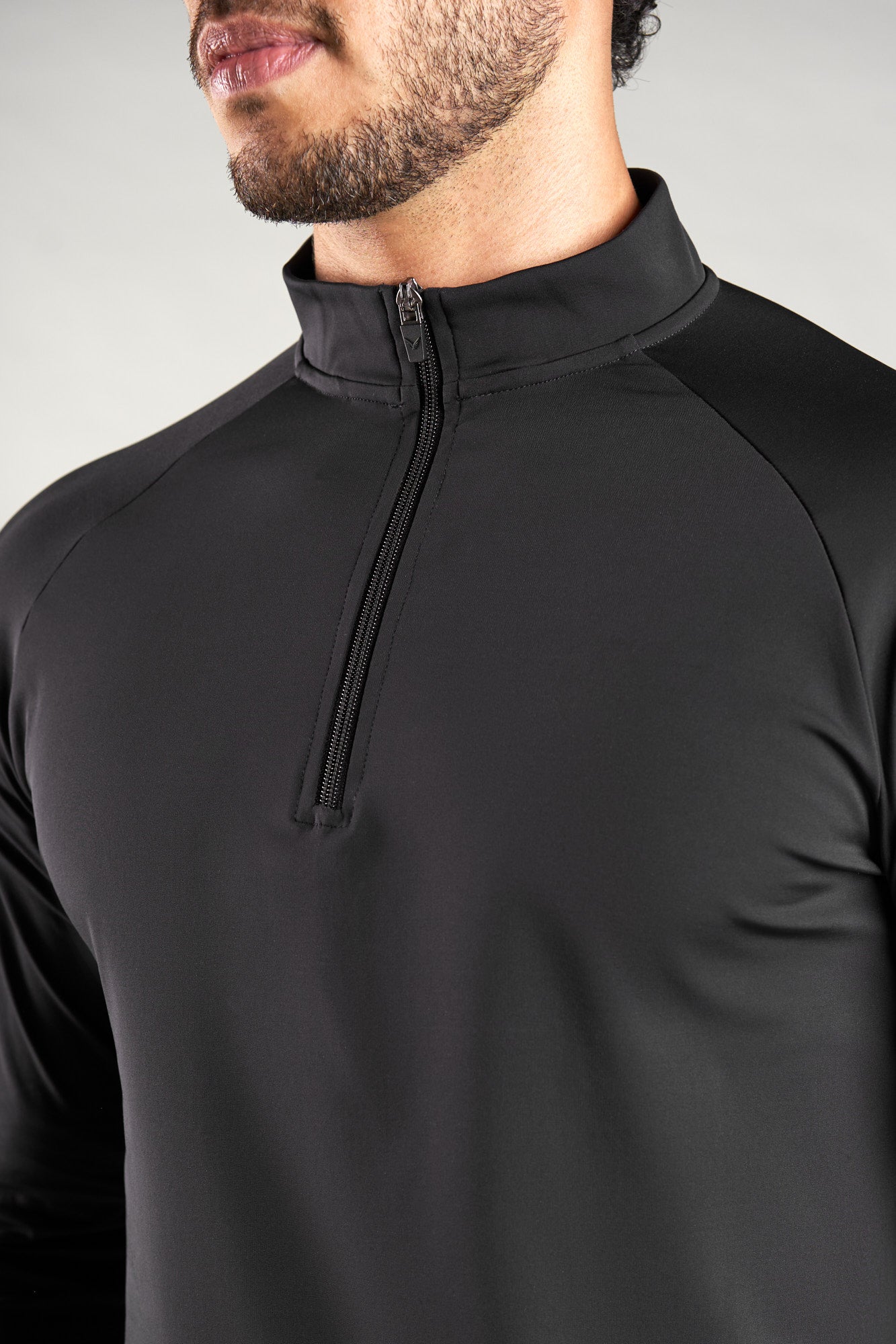J003MI Recycled Nylon Zip-Neck Long-Fit Sleeve Top