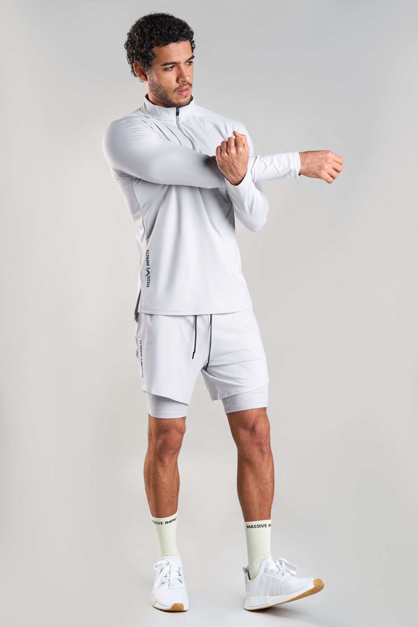 J003MI Recycled Nylon Zip-Neck Long-Fit Sleeve Top