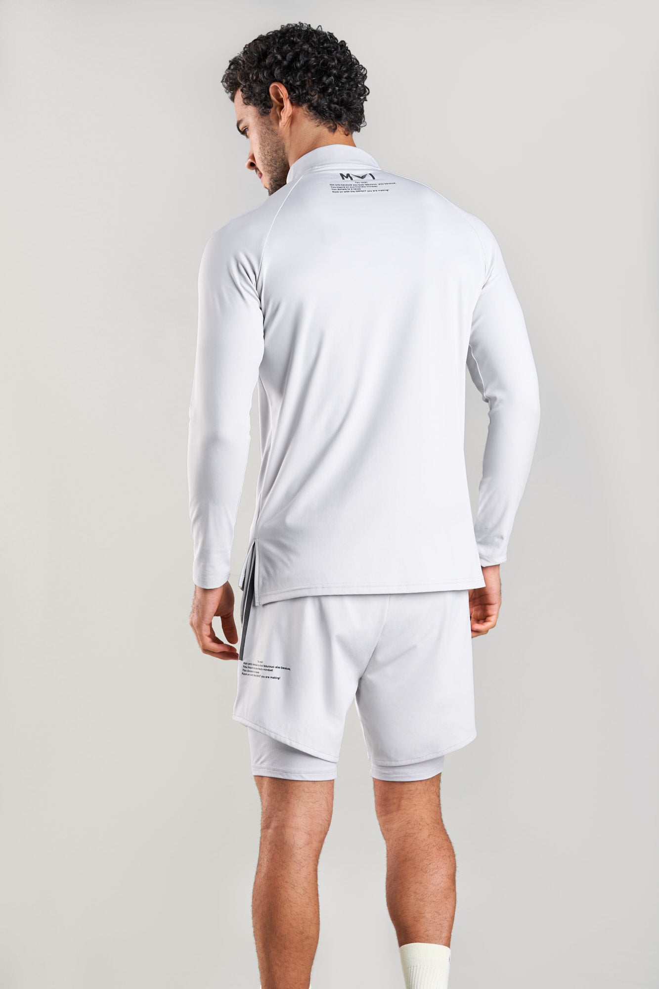 J003MI Recycled Nylon Zip-Neck Long-Fit Sleeve Top