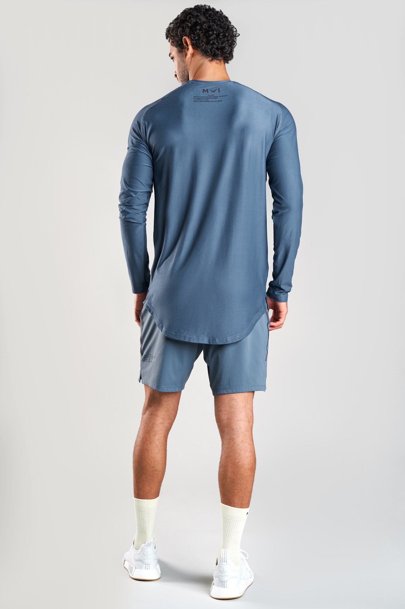 J002MI Recycled Polyester Stretch Long-Fit Sleeve Top