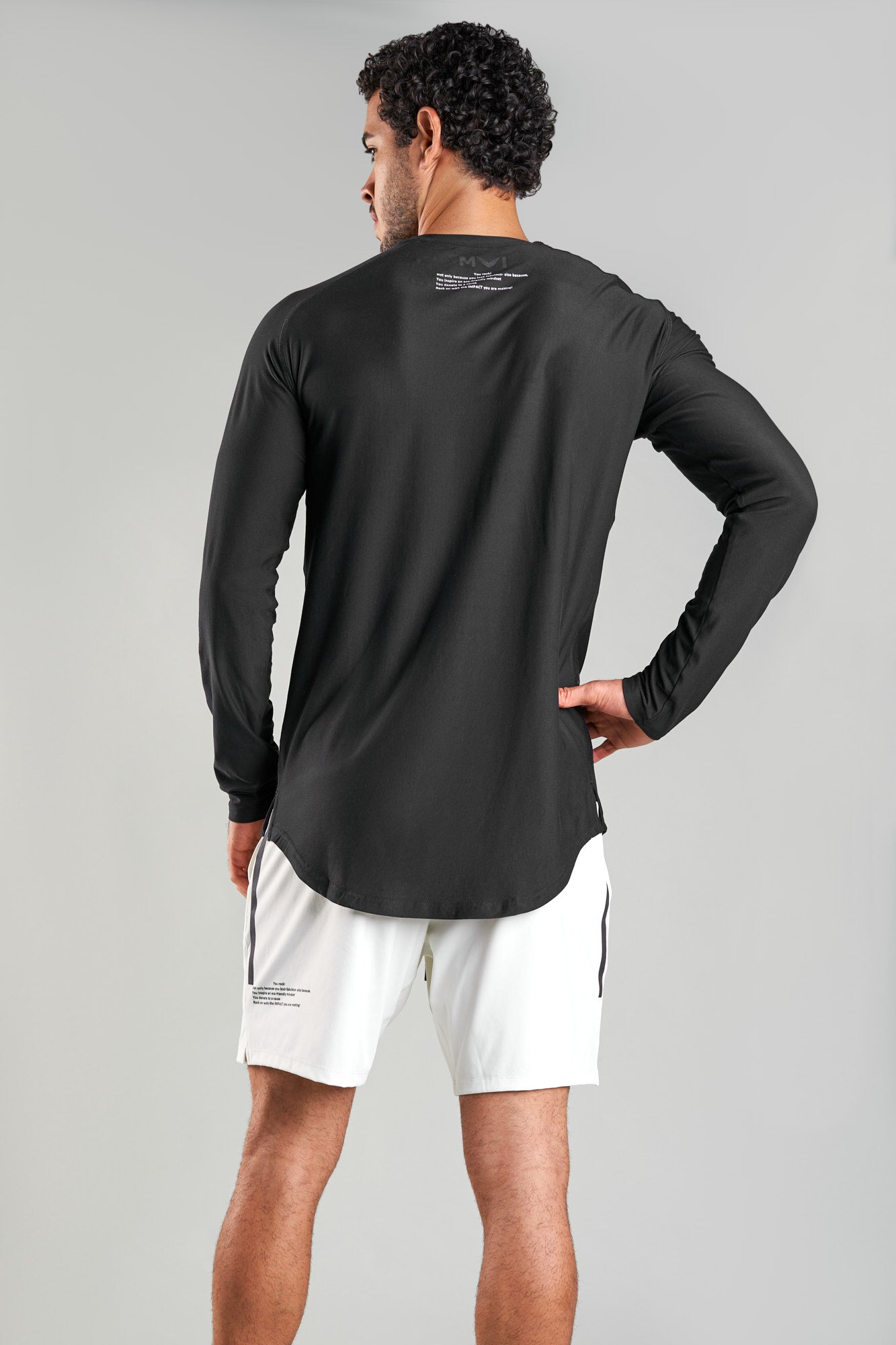 J002MI Recycled Polyester Stretch Long-Fit Sleeve Top