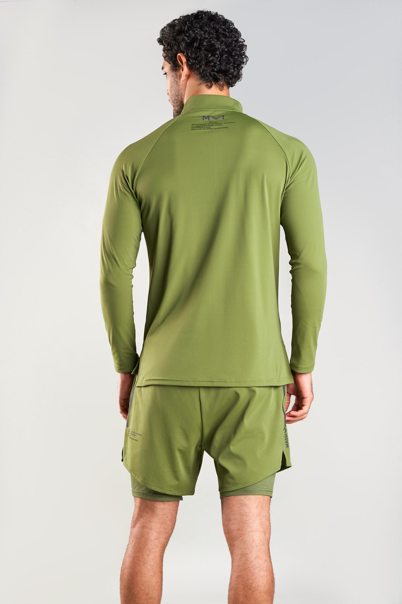 J003MI Zip-Neck Long-Fit Sleeve Top