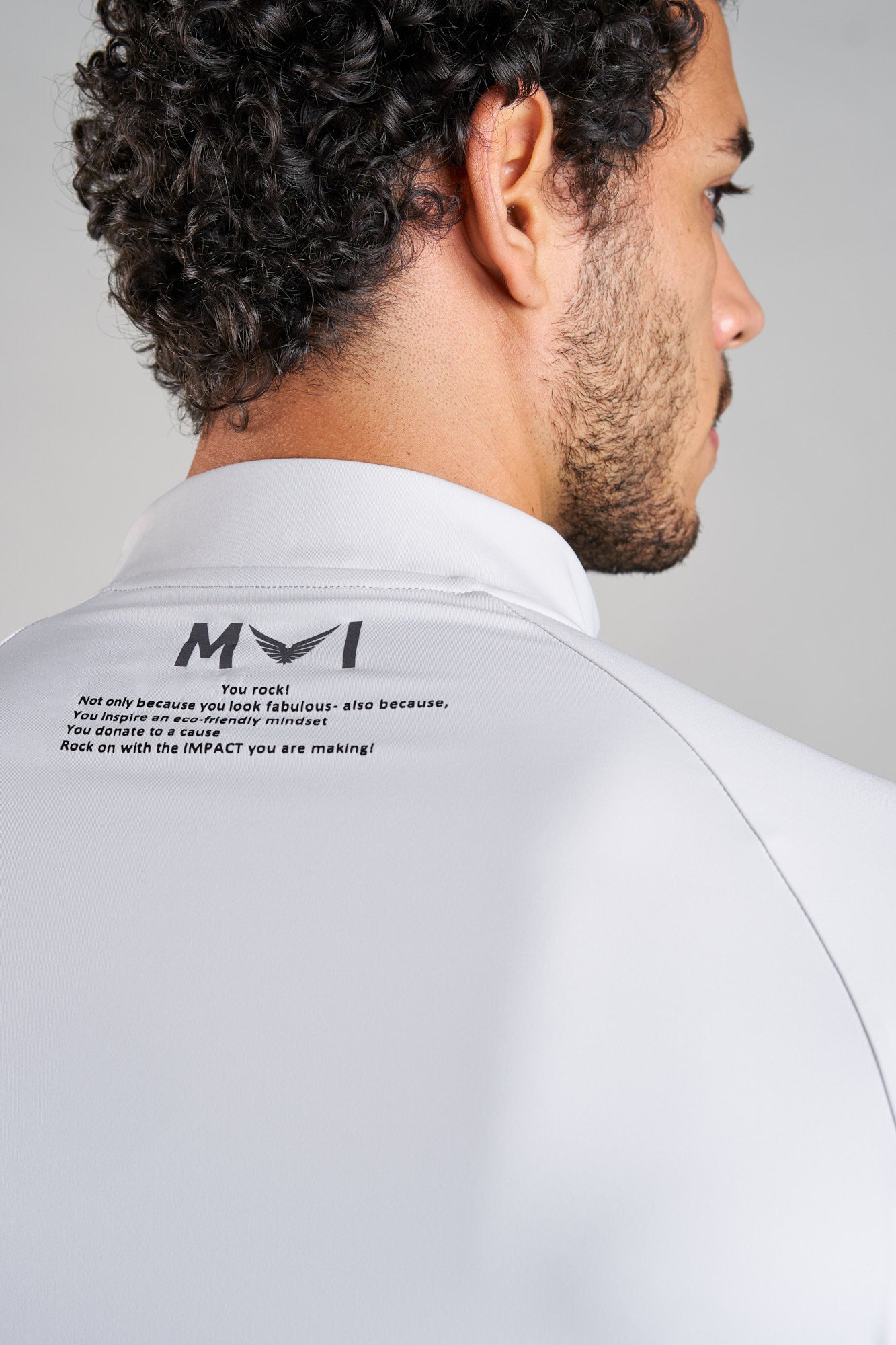 J003MI Recycled Nylon Zip-Neck Long-Fit Sleeve Top