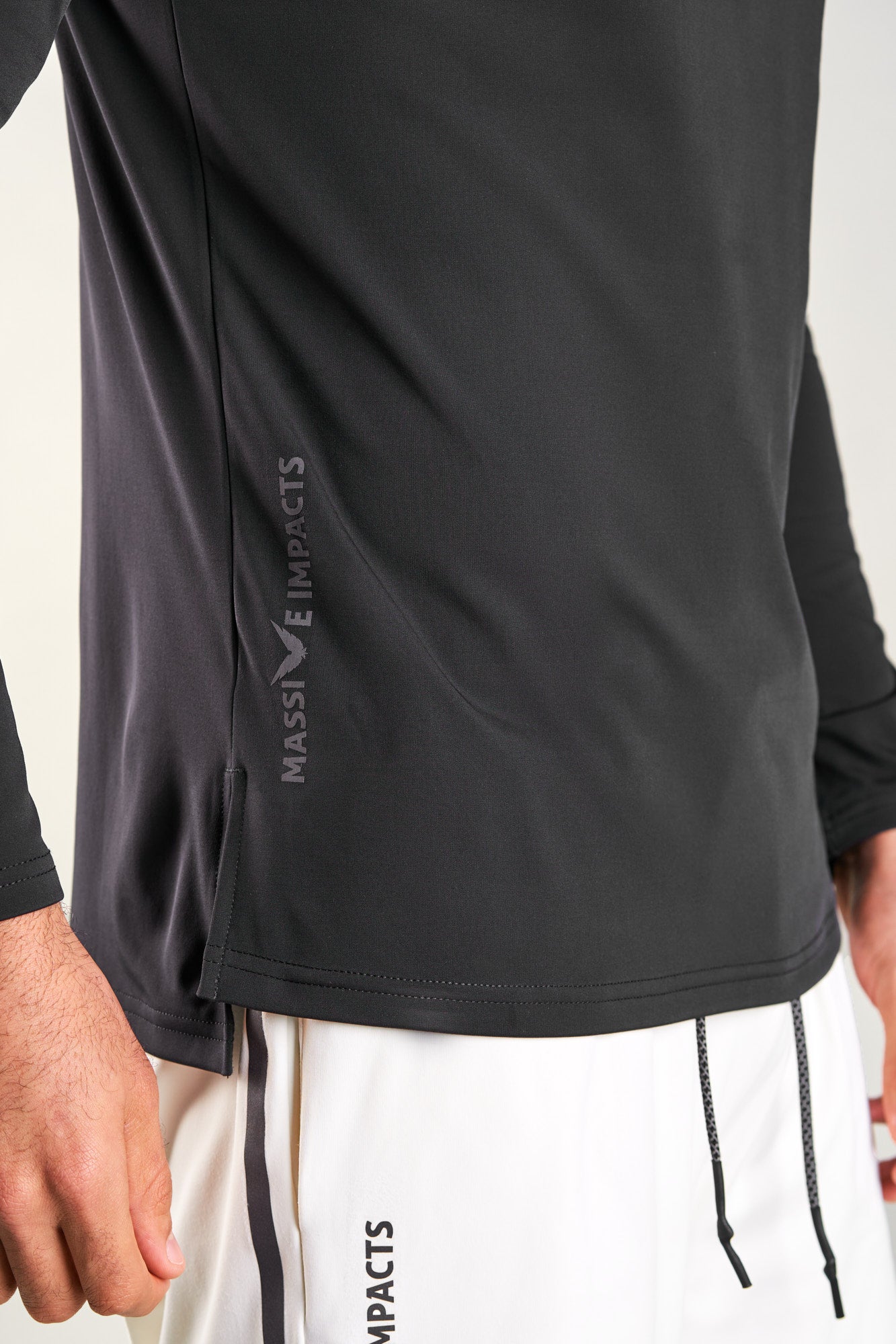 J003MI Recycled Nylon Zip-Neck Long-Fit Sleeve Top