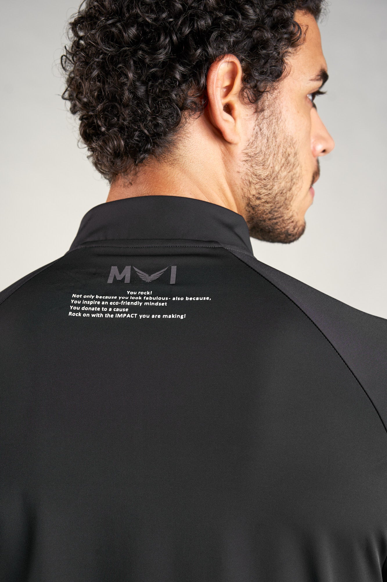 J003MI Recycled Nylon Zip-Neck Long-Fit Sleeve Top
