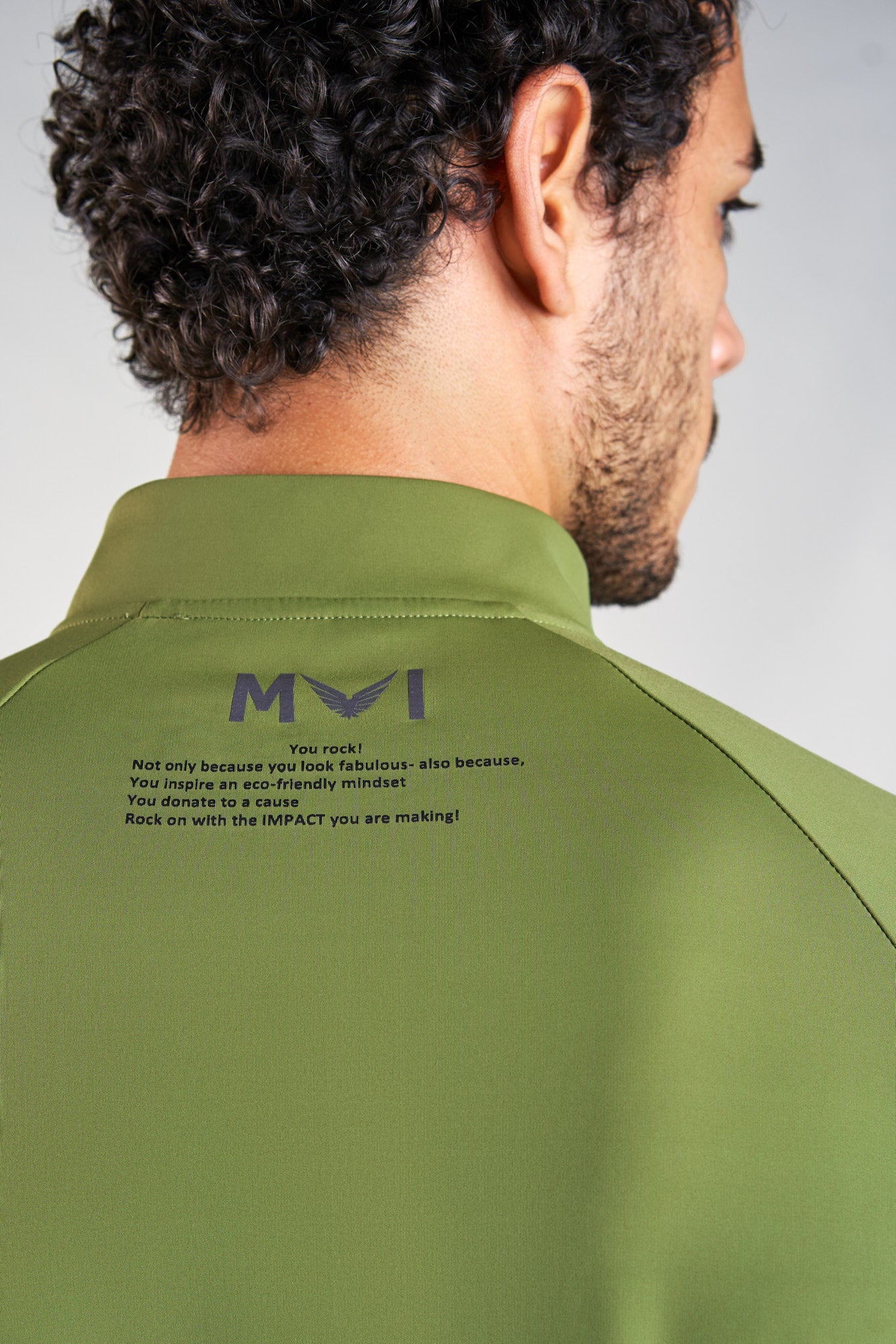 J003MI Zip-Neck Long-Fit Sleeve Top