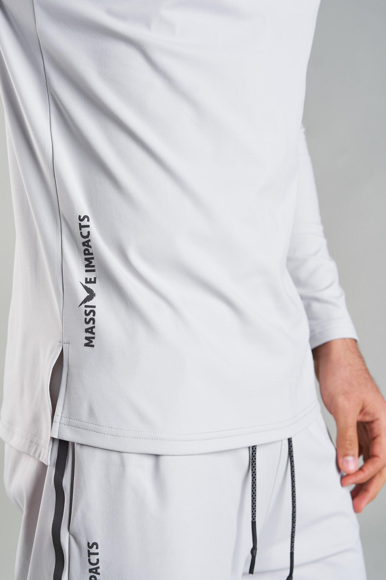 J003MI Recycled Nylon Zip-Neck Long-Fit Sleeve Top
