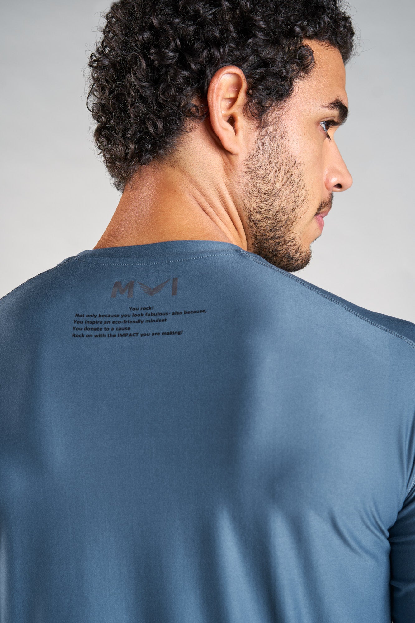 J002MI Recycled Polyester Stretch Long-Fit Sleeve Top