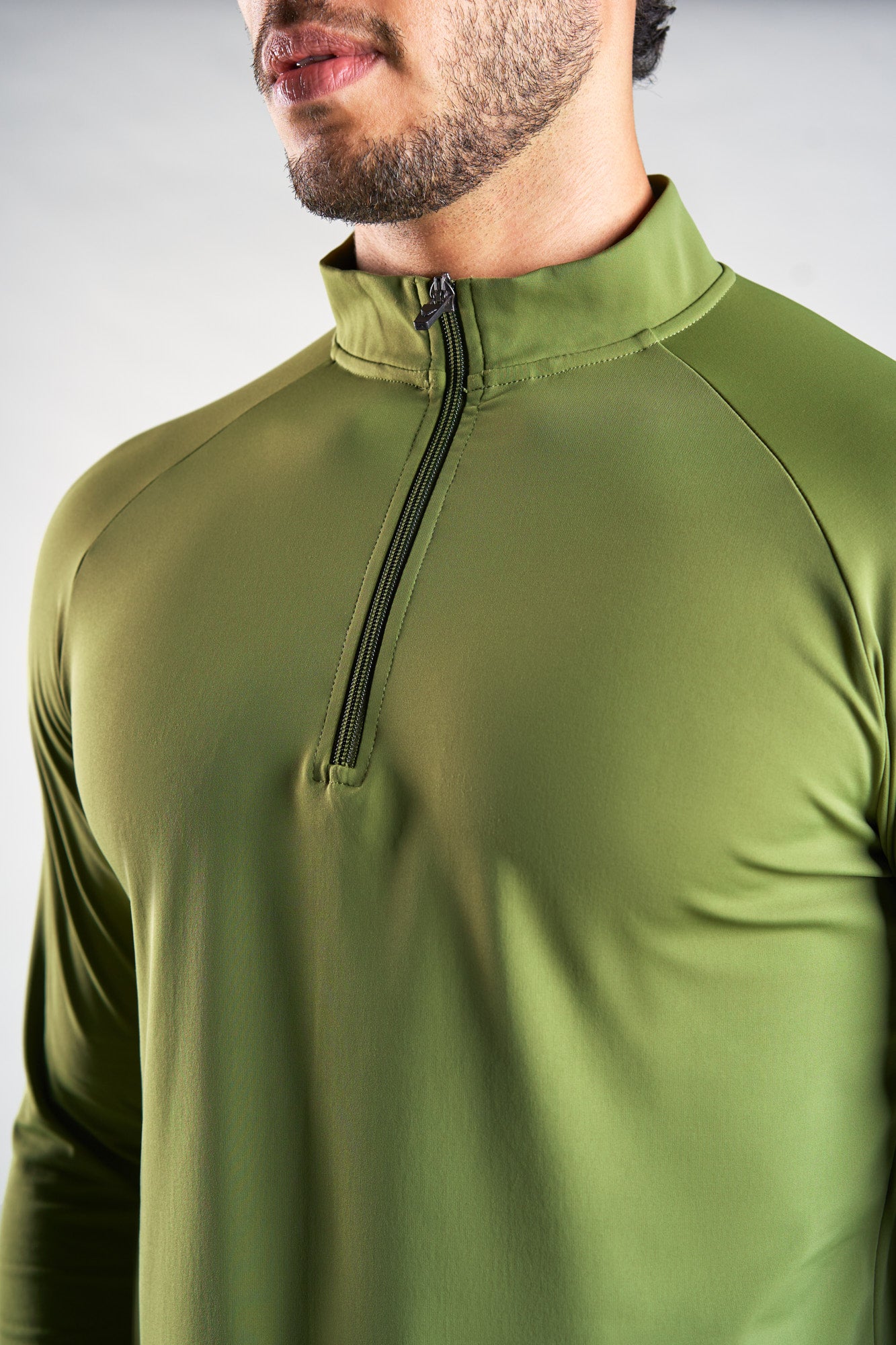 J003MI Zip-Neck Long-Fit Sleeve Top