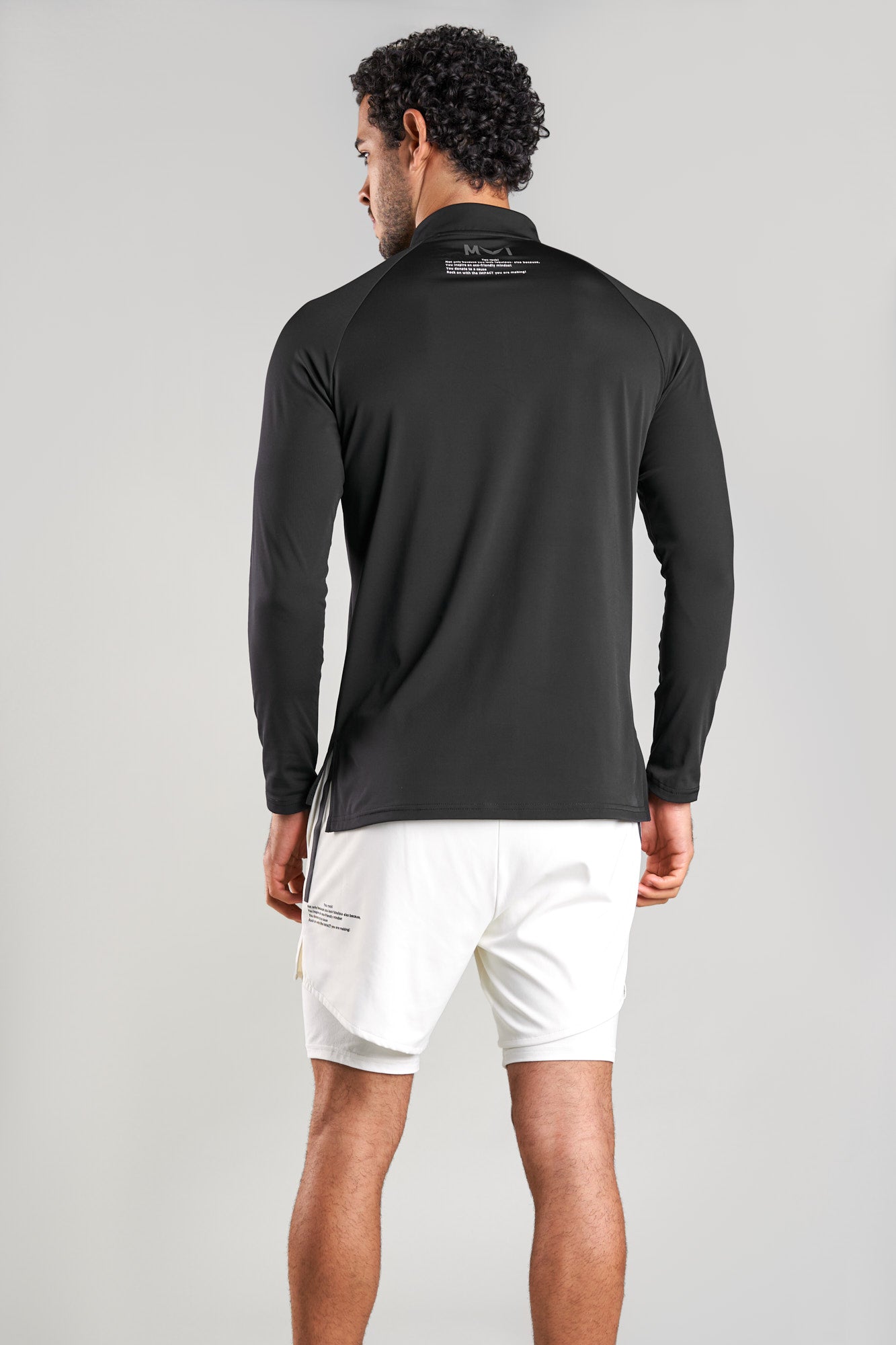 J003MI Recycled Nylon Zip-Neck Long-Fit Sleeve Top